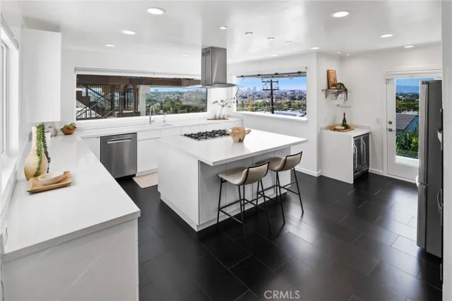 2076 Stanley Avenue, Signal Hill, CA 90755