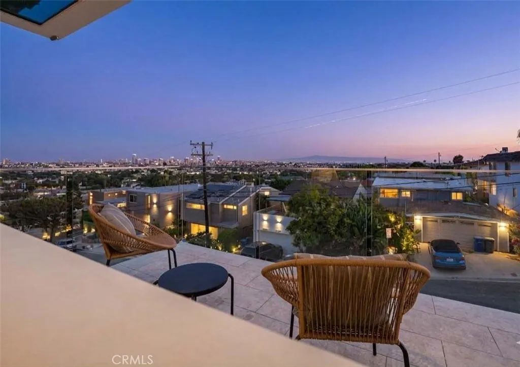 2076 Stanley Avenue, Signal Hill, CA 90755