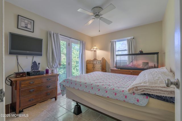 13 Lee Avenue, Bayville, NJ 08721