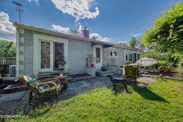 13 Lee Avenue, Bayville, NJ 08721