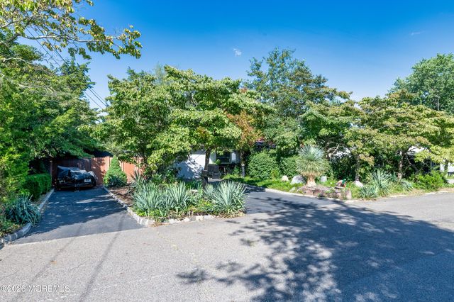 13 Lee Avenue, Bayville, NJ 08721
