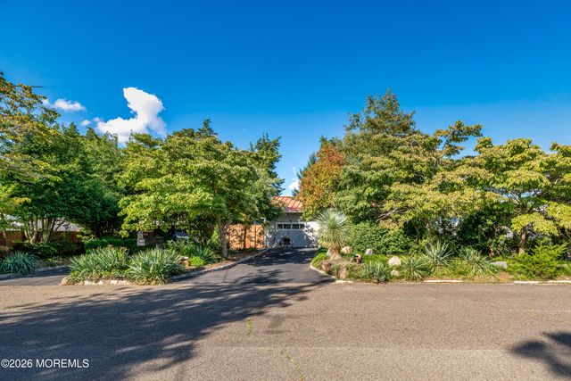 13 Lee Avenue, Bayville, NJ 08721