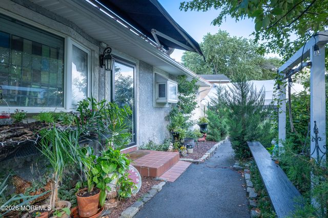 13 Lee Avenue, Bayville, NJ 08721