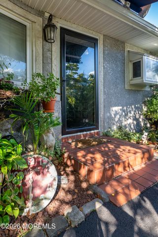 13 Lee Avenue, Bayville, NJ 08721