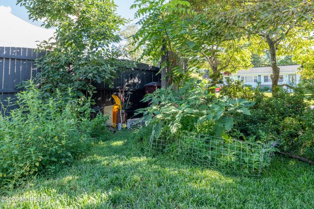 13 Lee Avenue, Bayville, NJ 08721
