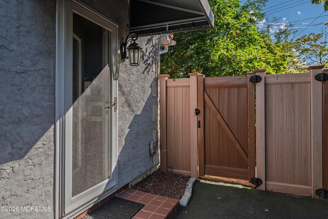 13 Lee Avenue, Bayville, NJ 08721