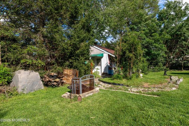 13 Lee Avenue, Bayville, NJ 08721