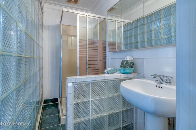 13 Lee Avenue, Bayville, NJ 08721