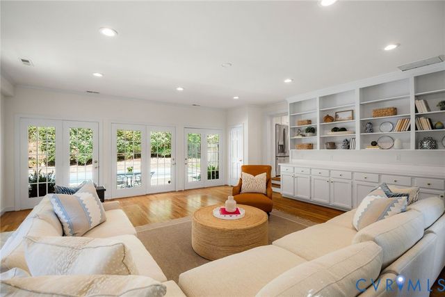 210 Hillwood Ave, Richmond, VA 23226