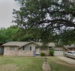 84 Ravenswood Drive, Bedford, TX 76022