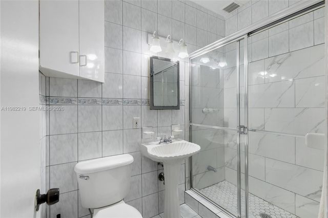 2445 Lake Pancoast Dr J, Miami Beach, FL 33140