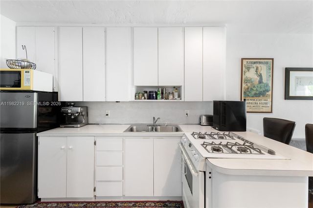 2445 Lake Pancoast Dr J, Miami Beach, FL 33140