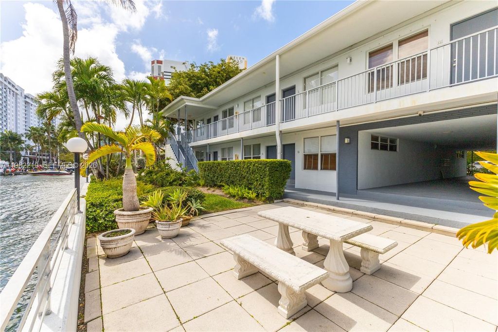Image 20 of property listing at 2445 Lake Pancoast Dr J, Miami Beach, FL 33140