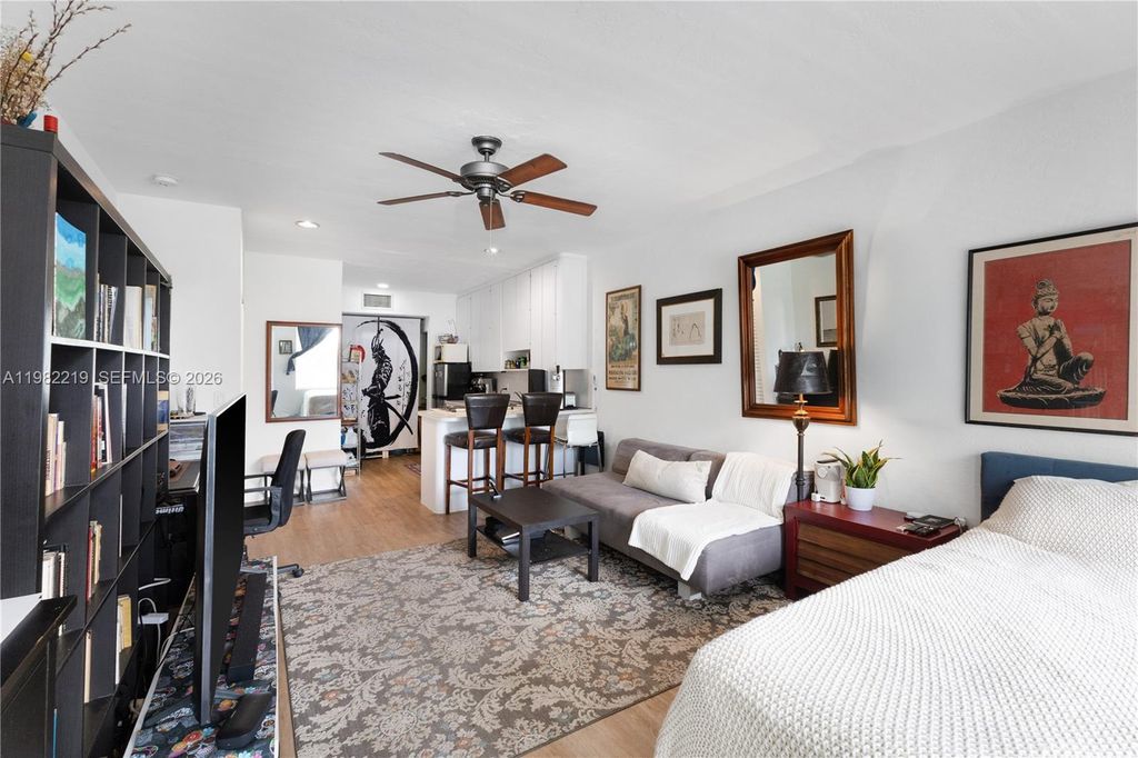 Image 9 of property listing at 2445 Lake Pancoast Dr J, Miami Beach, FL 33140