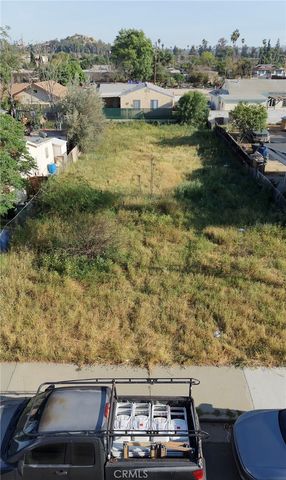 7542 Peters St, Riverside, CA 92504