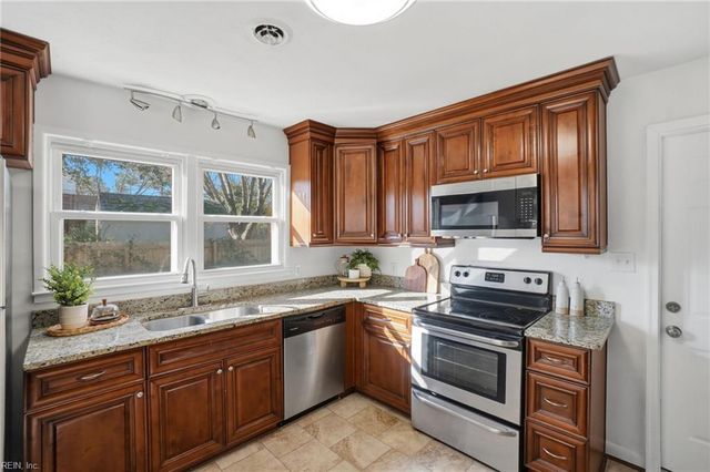 231 N Fifth ST, Hampton, VA 23669