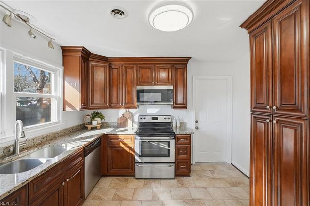 231 N Fifth ST, Hampton, VA 23669