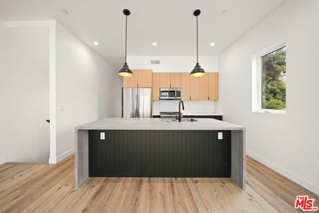 1518 Magnolia Avenue, Los Angeles, CA 90006