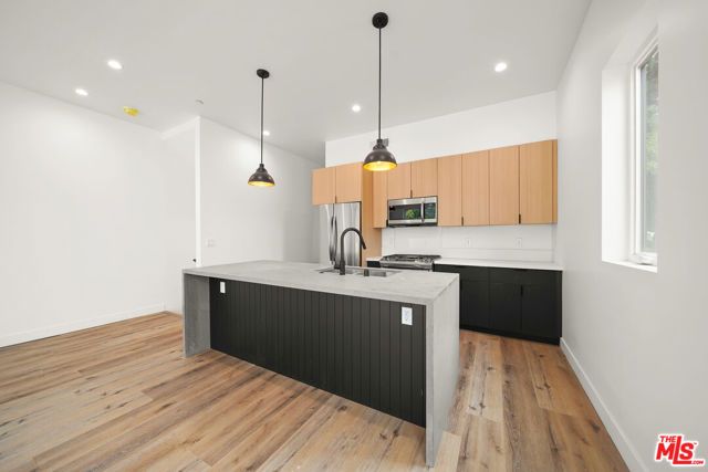 1518 Magnolia Avenue, Los Angeles, CA 90006