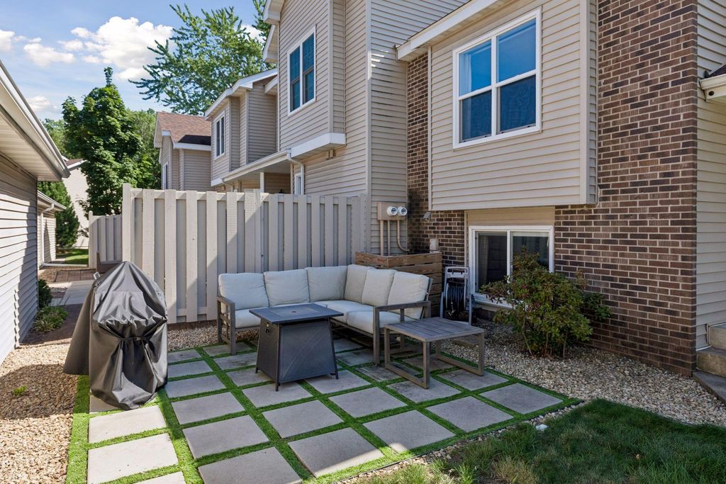 10237 Arrowwood Drive, Eden Prairie, MN 55347 — photo 2