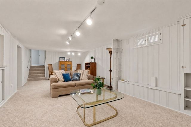 83 Bound Brook Rd, Newton, MA 02461