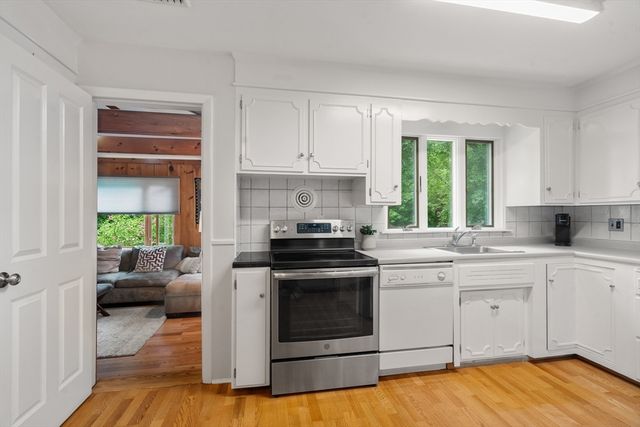 83 Bound Brook Rd, Newton, MA 02461