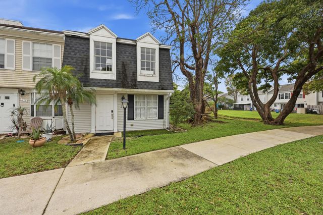 218 Old English Drive, Jupiter, FL 33458