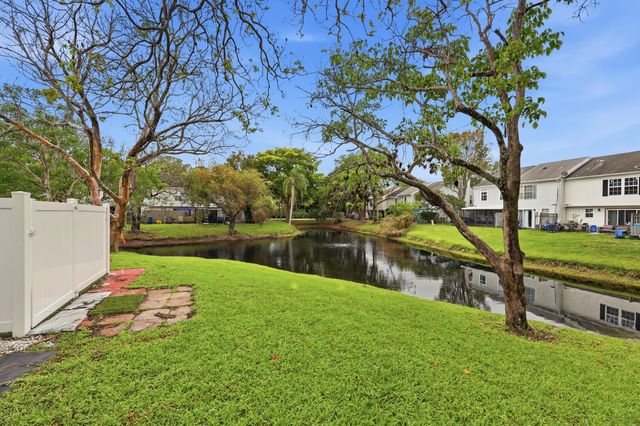 218 Old English Drive, Jupiter, FL 33458