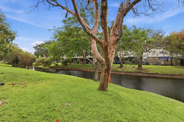 218 Old English Drive, Jupiter, FL 33458