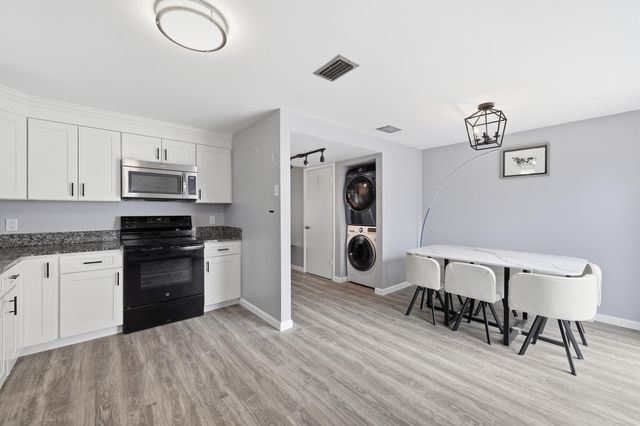 218 Old English Drive, Jupiter, FL 33458