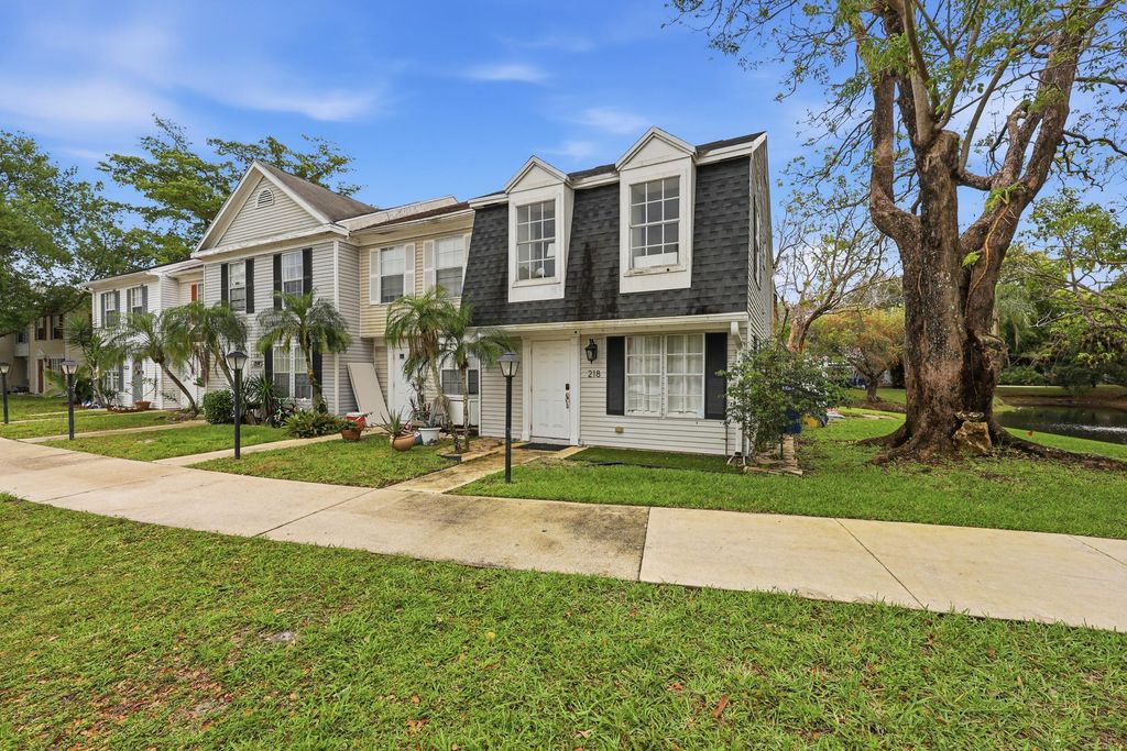 218 Old English Drive, Jupiter, FL 33458
