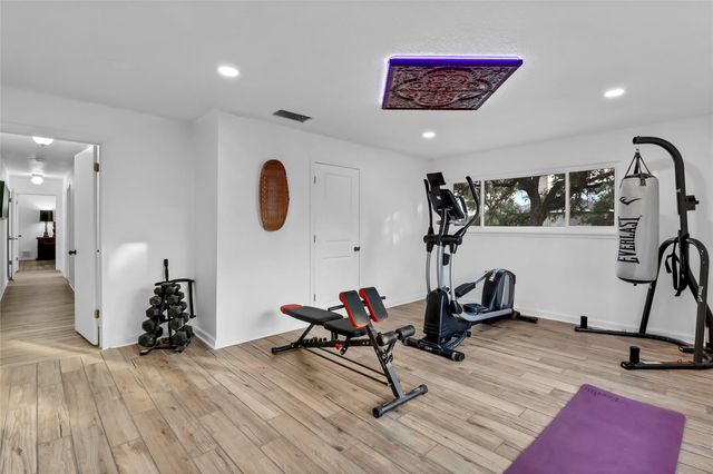122 W Sierra CIR, San Marcos, TX 78666