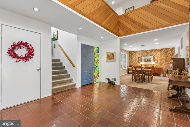 2416 SUNNY MEADOW LN, Vienna, VA 22181