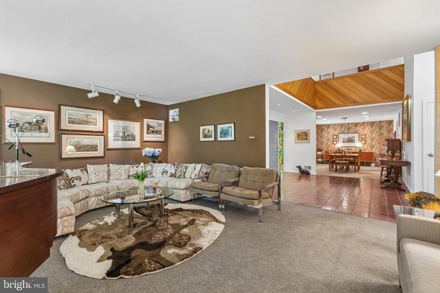 2416 SUNNY MEADOW LN, Vienna, VA 22181