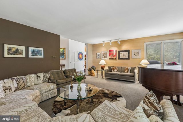 2416 SUNNY MEADOW LN, Vienna, VA 22181