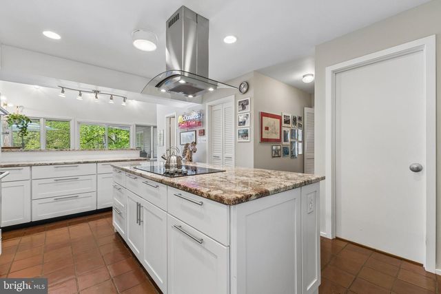2416 SUNNY MEADOW LN, Vienna, VA 22181