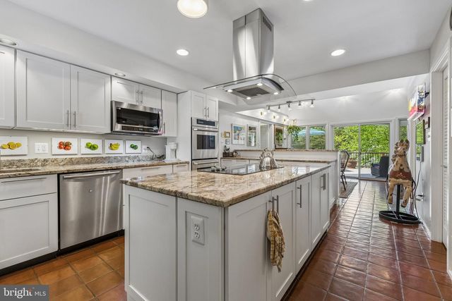 2416 SUNNY MEADOW LN, Vienna, VA 22181