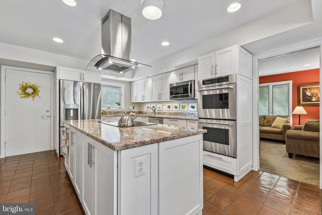 2416 SUNNY MEADOW LN, Vienna, VA 22181
