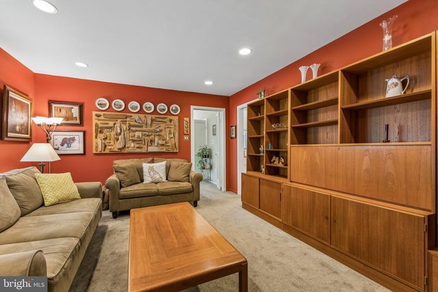 2416 SUNNY MEADOW LN, Vienna, VA 22181