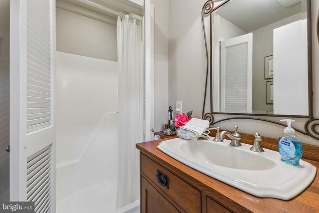 2416 SUNNY MEADOW LN, Vienna, VA 22181