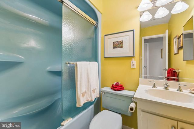 2416 SUNNY MEADOW LN, Vienna, VA 22181