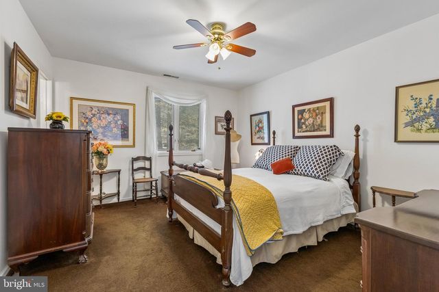 2416 SUNNY MEADOW LN, Vienna, VA 22181