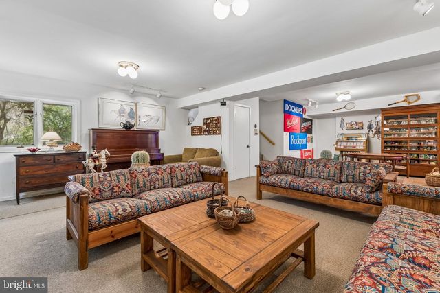 2416 SUNNY MEADOW LN, Vienna, VA 22181