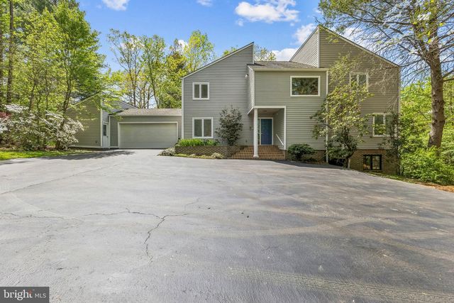 2416 SUNNY MEADOW LN, Vienna, VA 22181
