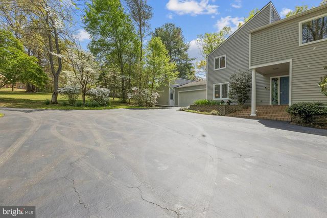 2416 SUNNY MEADOW LN, Vienna, VA 22181