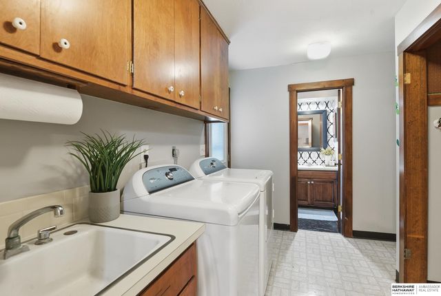 6101 Frontier Road, Lincoln, NE 68516