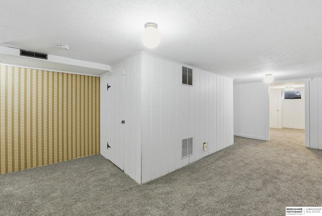 6101 Frontier Road, Lincoln, NE 68516