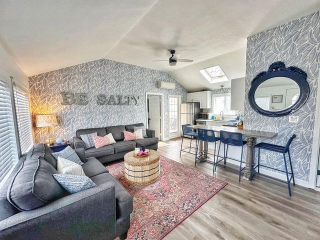 186 Seaview Avenue UNIT 3, South Yarmouth, MA 02664