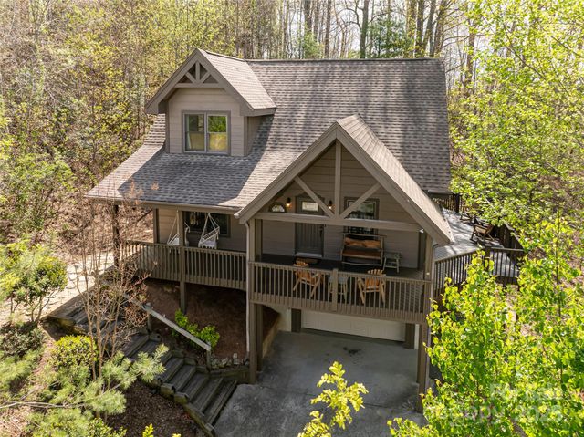 837 Peregrine Drive, Hendersonville, NC 28739