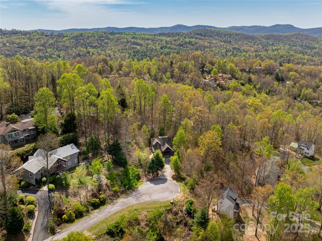 837 Peregrine Drive, Hendersonville, NC 28739
